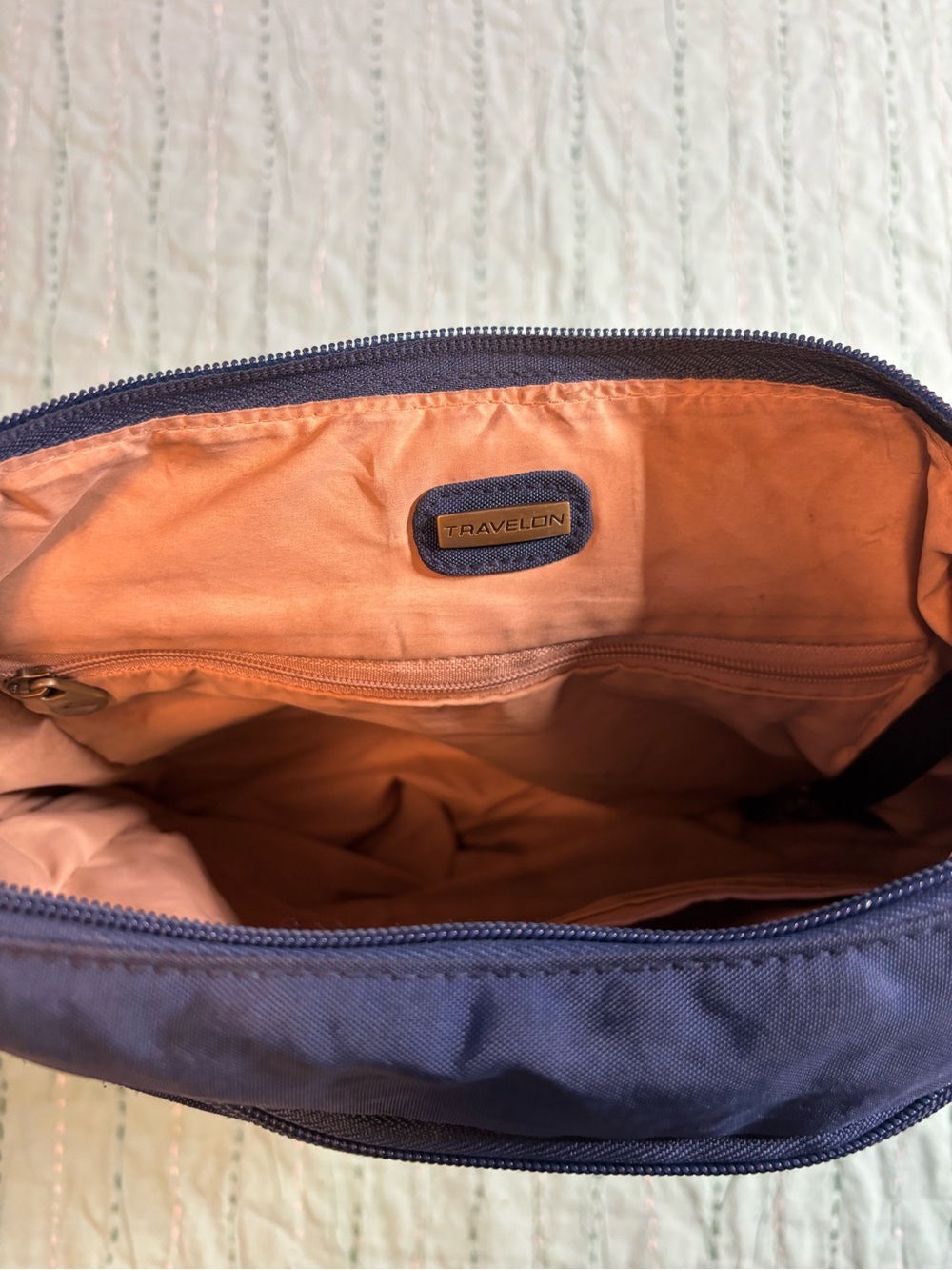 Travelon Quilted Crossbody Shoulder Bag - Navy - Picture 4 of 6